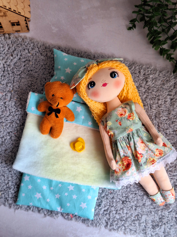 پک عروسک پارچه ای خاله بازی صورت نقاشی همراه ست رختخواب و پستونک و خرس تدی