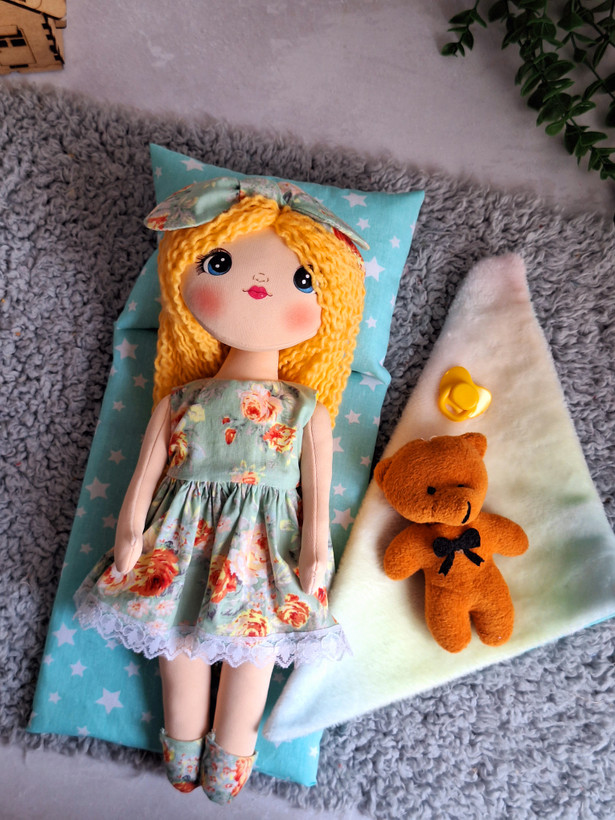 پک عروسک پارچه ای خاله بازی صورت نقاشی همراه ست رختخواب و پستونک و خرس تدی